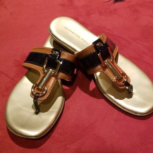 bandolino thong sandals